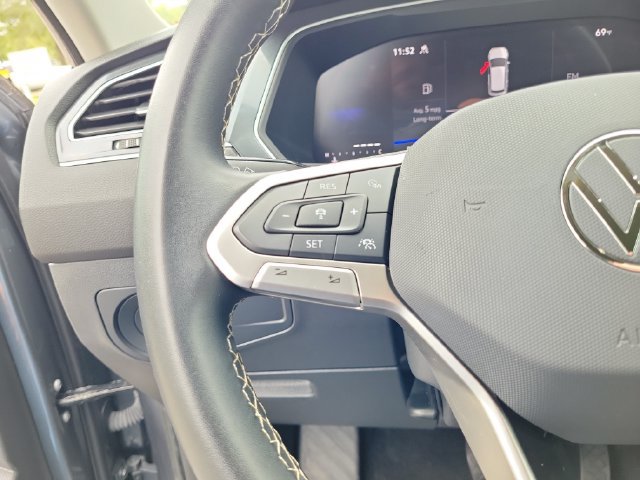 Used 2024 Volkswagen Tiguan SE AWD/4WD image 23