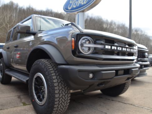 New 2026 Ford Bronco Outer Banks w/ Sasquatch Package AWD/4WD image 3