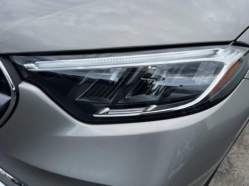 Used 2024 Mercedes-Benz GLC 300 4MATIC image 3