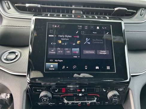 New 2025 Jeep Grand Cherokee L Altitude image 17