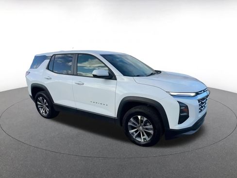 Used 2025 Chevrolet Equinox LT image 2