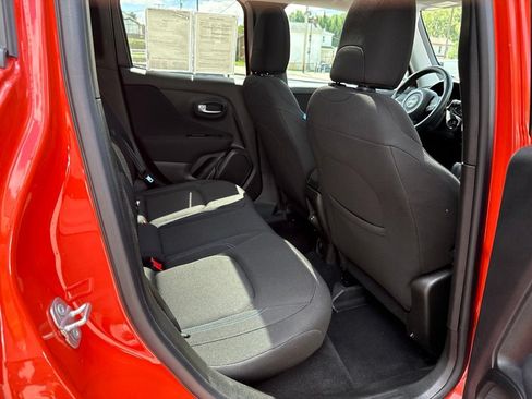 Used 2021 Jeep Renegade Latitude AWD/4WD image 28