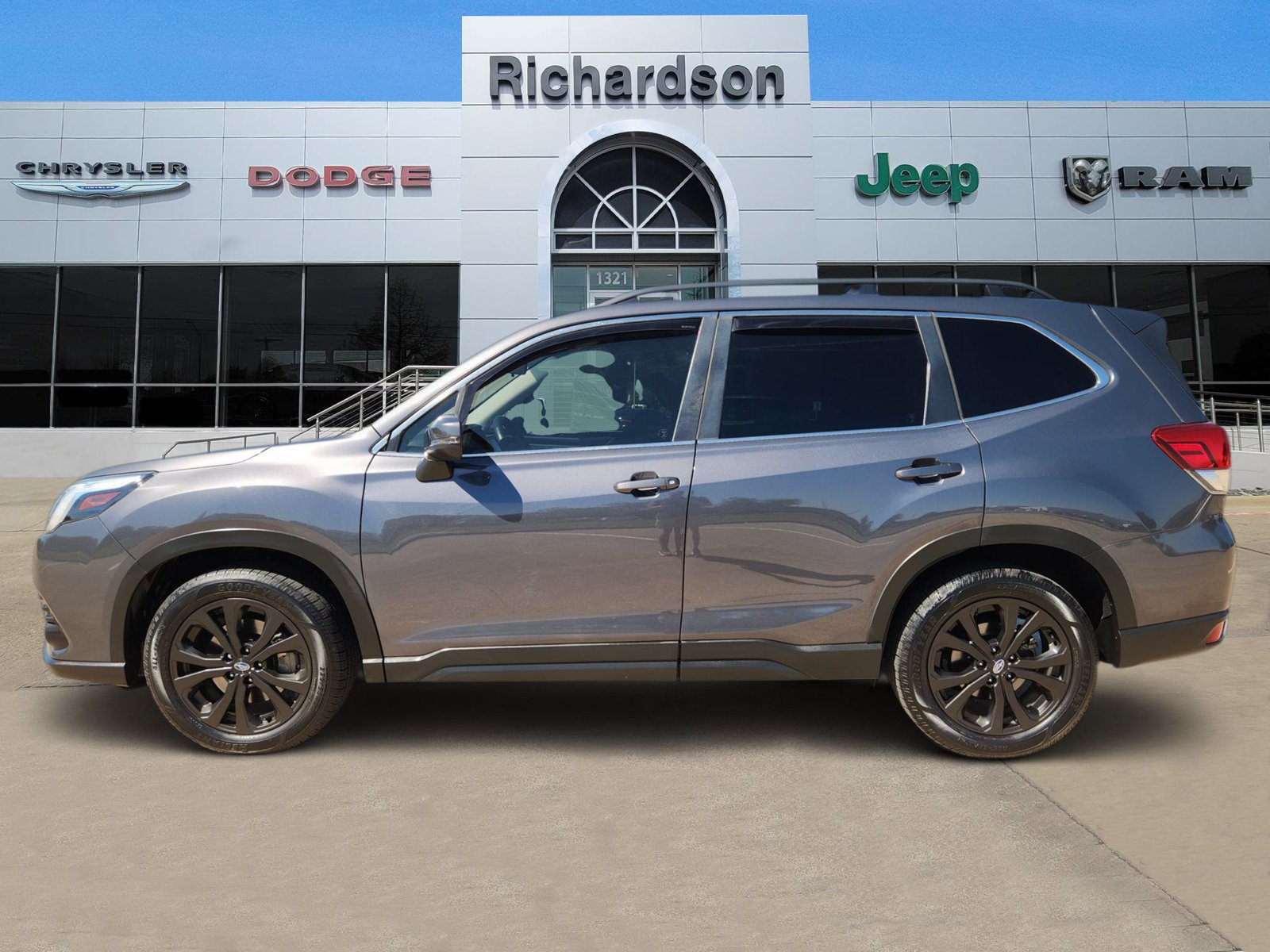 Used 2023 Subaru Forester Limited AWD/4WD image 3