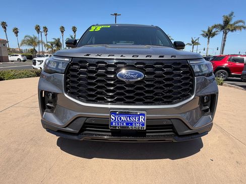 Used 2025 Ford Explorer ST-Line AWD/4WD image 2