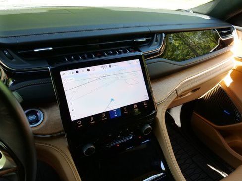 Used 2022 Jeep Grand Cherokee Summit image 11