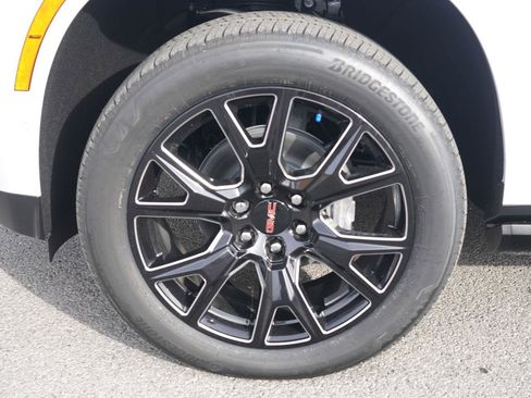 New 2026 GMC Yukon XL Denali w/ Sun & Power Step Package image 10