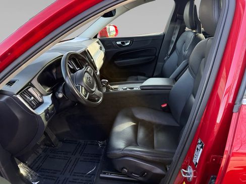 Used 2018 Volvo XC60 T5 Momentum w/ Vision Package image 9