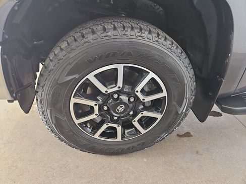 Used 2019 Toyota Tundra SR5 w/ TRD Off Road Package image 17