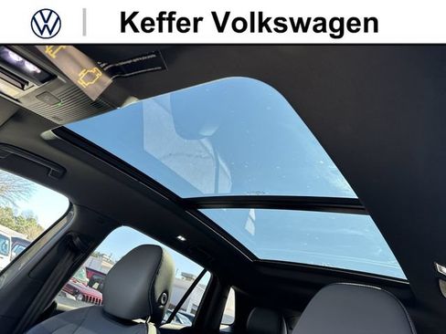 New 2026 Volkswagen Tiguan SE R-Line FWD image 28