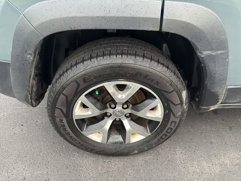 Used 2015 Jeep Cherokee Trailhawk w/ Comfort/Convenience Group image 12