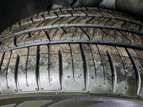 Used 2025 Tesla Model Y Long Range image 32