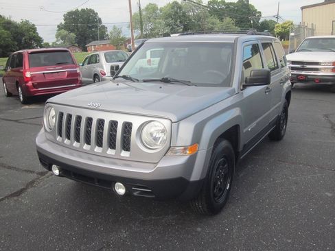 Used 2016 Jeep Patriot Sport FWD image 2