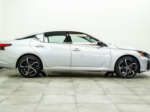 Used 2024 Nissan Altima 2.5 SR FWD image 10