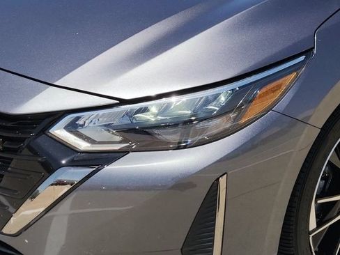 Used 2025 Nissan Sentra SR FWD image 9