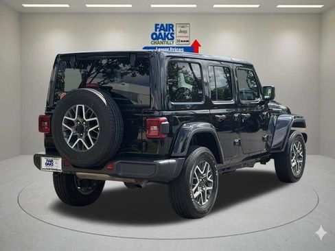 Used 2025 Jeep Wrangler Unlimited Sahara AWD/4WD image 8