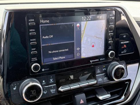 Used 2020 Toyota Highlander XLE FWD image 11