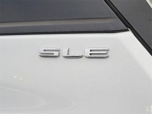 Used 2024 GMC Terrain SLE image 8