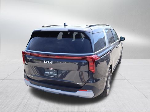 Used 2025 Kia Carnival EX FWD image 7