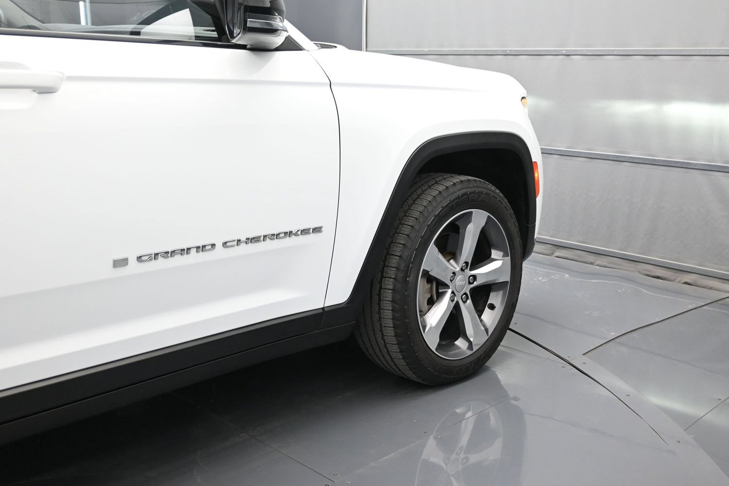 Used 2021 Jeep Grand Cherokee L Limited RWD image 48
