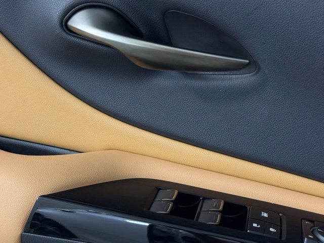 Used 2025 Lexus ES 350 w/ Premium Package FWD image 14