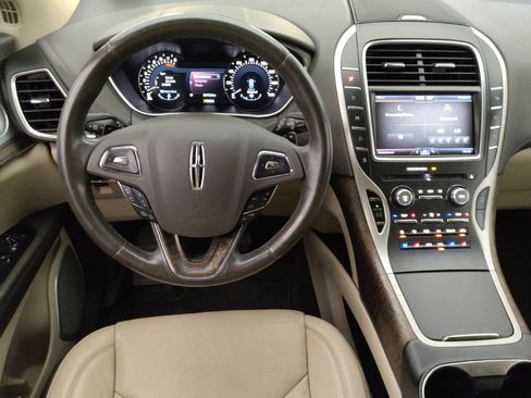 Used 2016 Lincoln MKX Reserve w/ Luxury Package FWD image 22