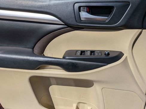 Used 2018 Toyota Highlander XLE FWD image 26