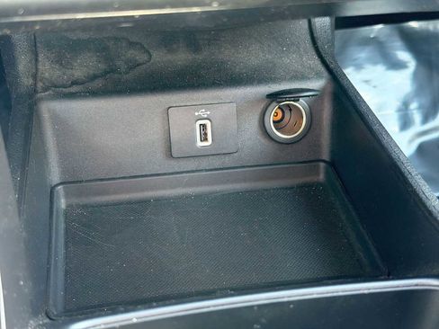 Used 2017 Ford Fusion SE w/ Fusion SE Technology Package image 25