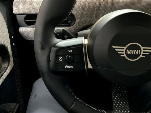 Certified 2025 MINI Cooper 4-Door Hardtop image 21