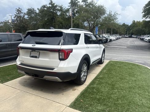 Certified 2026 Ford Explorer Platinum RWD image 5