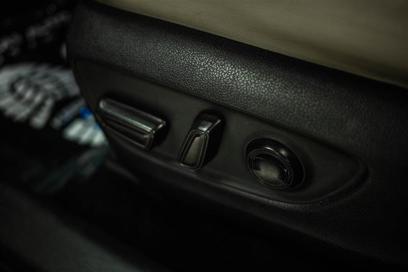 Used 2019 Toyota RAV4 Limited w/ Carpet Mat Package FWD image 17