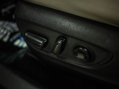 Used 2019 Toyota RAV4 Limited w/ Carpet Mat Package FWD image 17