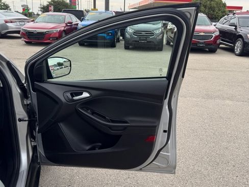 Used 2017 Ford Focus SE FWD image 23