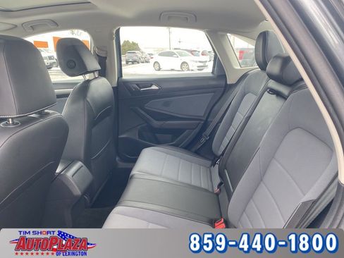 Used 2025 Volkswagen Jetta SE image 43