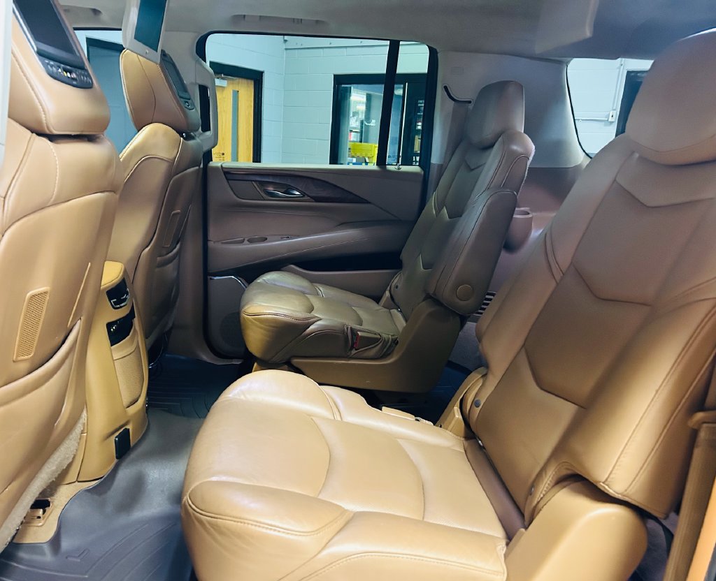 Used 2016 Cadillac Escalade ESV Platinum AWD/4WD image 13