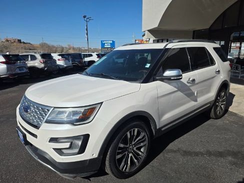 Used 2016 Ford Explorer Platinum image 3