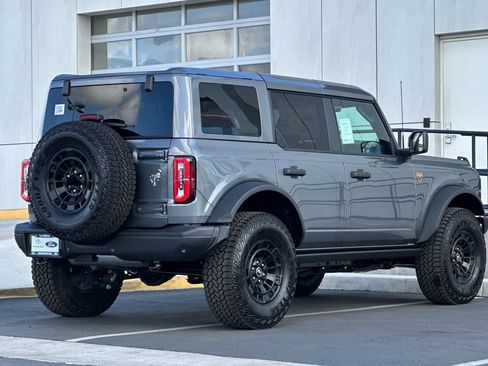 New 2026 Ford Bronco Badlands AWD/4WD image 3