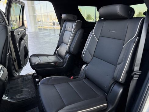 Used 2023 Cadillac Escalade Premium Luxury image 13