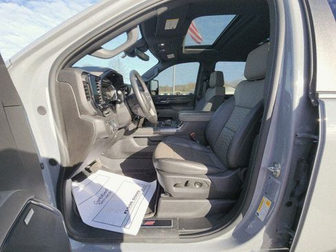 Used 2024 Chevrolet Silverado 2500 ZR2 w/ Technology Package image 36