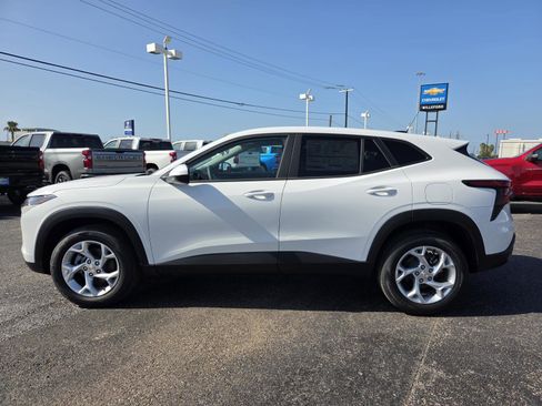 New 2026 Chevrolet Trax LS w/ LS Convenience Package FWD image 2