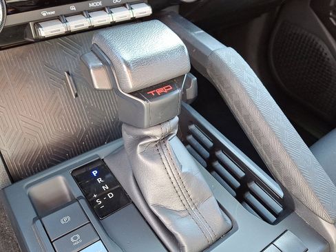 Used 2024 Toyota Tacoma TRD Off-Road image 15