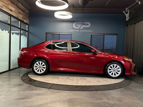 Used 2018 Toyota Camry LE FWD image 2
