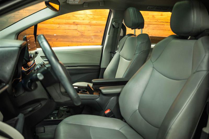 Used 2023 Toyota Sienna XLE FWD image 10