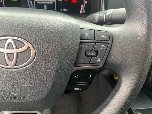 Used 2025 Toyota Camry LE FWD image 28