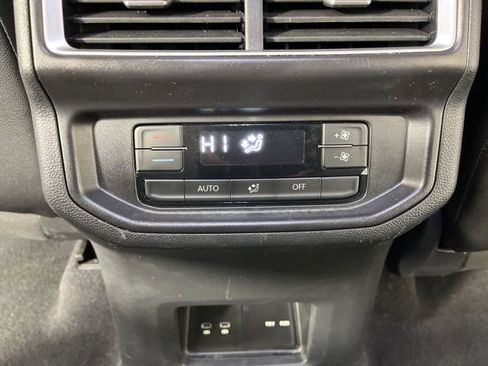 Used 2025 Volkswagen Atlas SE image 43