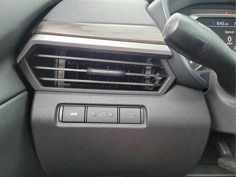 Used 2025 Nissan Altima 2.5 SV FWD image 14
