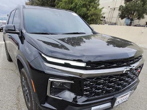 Used 2024 Chevrolet Traverse Z71 w/ LPO, Roadside Safety Package AWD/4WD image 2