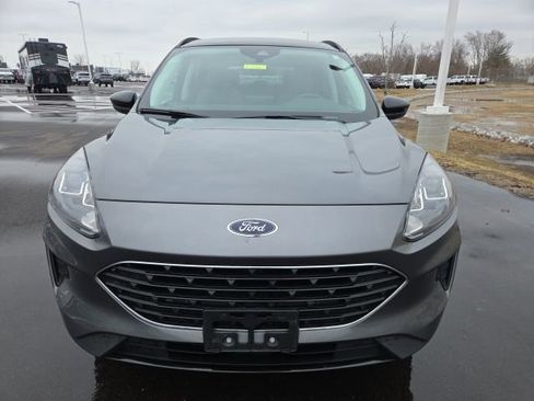 Used 2022 Ford Escape SE w/ SE Sport Appearance Package image 2