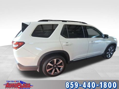 Used 2025 Honda Pilot Touring image 9