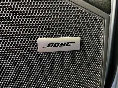 Used 2023 Porsche Cayenne w/ Premium Package image 38