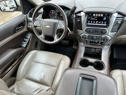 Used 2017 Chevrolet Suburban LT image 12